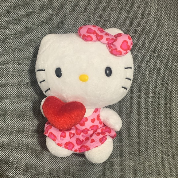 TY Rare Sanrio Hello Kitty Heart Plushie - Picture 1 of 4
